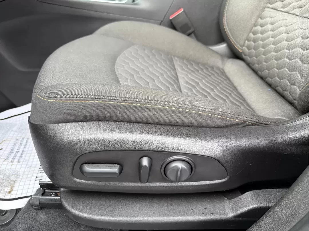 2019 Chevrolet Equinox LT (2GNAXKEV8K6) with an 1.5L I-4 gasoline direct injection engine, located at 880 E. National Road, Vandalia, OH, 45377, (937) 908-9800, 39.891918, -84.183594 - **Adventure Awaits with the 2019 Chevrolet Equinox LT at Advantage Car and Credit - Vandalia!**<br /> <br /> Discover the freedom of the open road with the 2019 Chevrolet Equinox LT, the perfect vehicle for your next adventure or daily commute. Whether you're navigating the bustling streets of Vanda - Photo#18