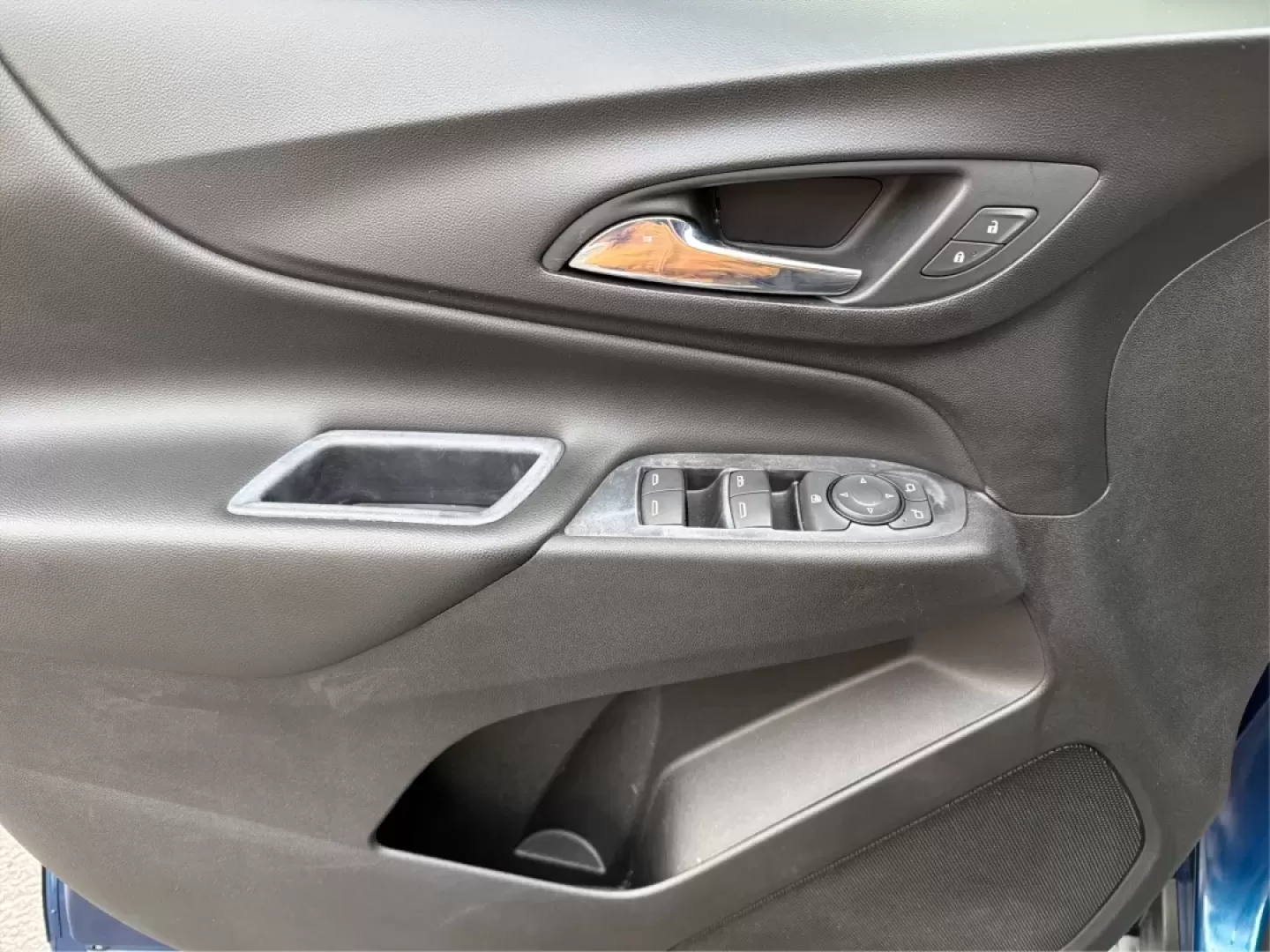 2019 Chevrolet Equinox LT (2GNAXKEV8K6) with an 1.5L I-4 gasoline direct injection engine, located at 880 E. National Road, Vandalia, OH, 45377, (937) 908-9800, 39.891918, -84.183594 - **Adventure Awaits with the 2019 Chevrolet Equinox LT at Advantage Car and Credit - Vandalia!**<br /> <br /> Discover the freedom of the open road with the 2019 Chevrolet Equinox LT, the perfect vehicle for your next adventure or daily commute. Whether you're navigating the bustling streets of Vanda - Photo#19