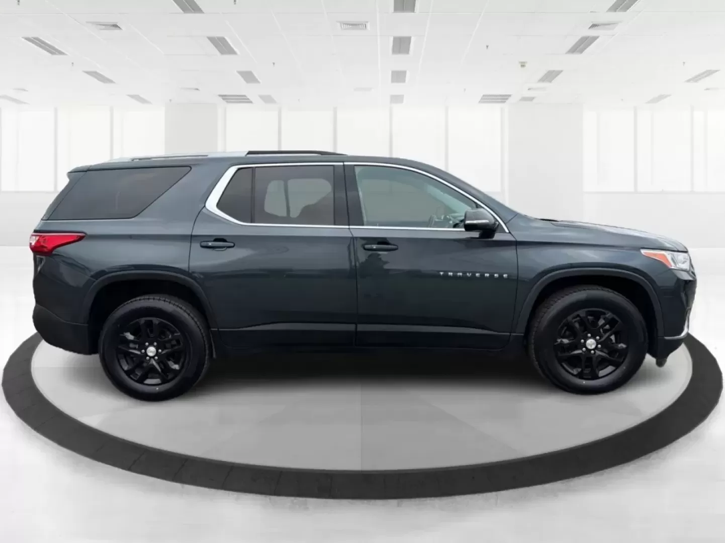 2018 Chevrolet Traverse 1LT (1GNERGKW6JJ) with an 3.6L V-6 gasoline direct injection engine, located at 1184 Kauffman Ave, Fairborn, OH, 45324, (937) 908-9800, 39.807072, -84.030914 - Are you ready to elevate your family's adventures, all while cruising in unparalleled comfort and style? Look no further than this stunning 2018 Chevrolet Traverse 1LT, now available at Advantage Car and Credit in Fairborn, OH! With ample space, cutting-edge technology, and a robust engine, this SUV - Photo#1