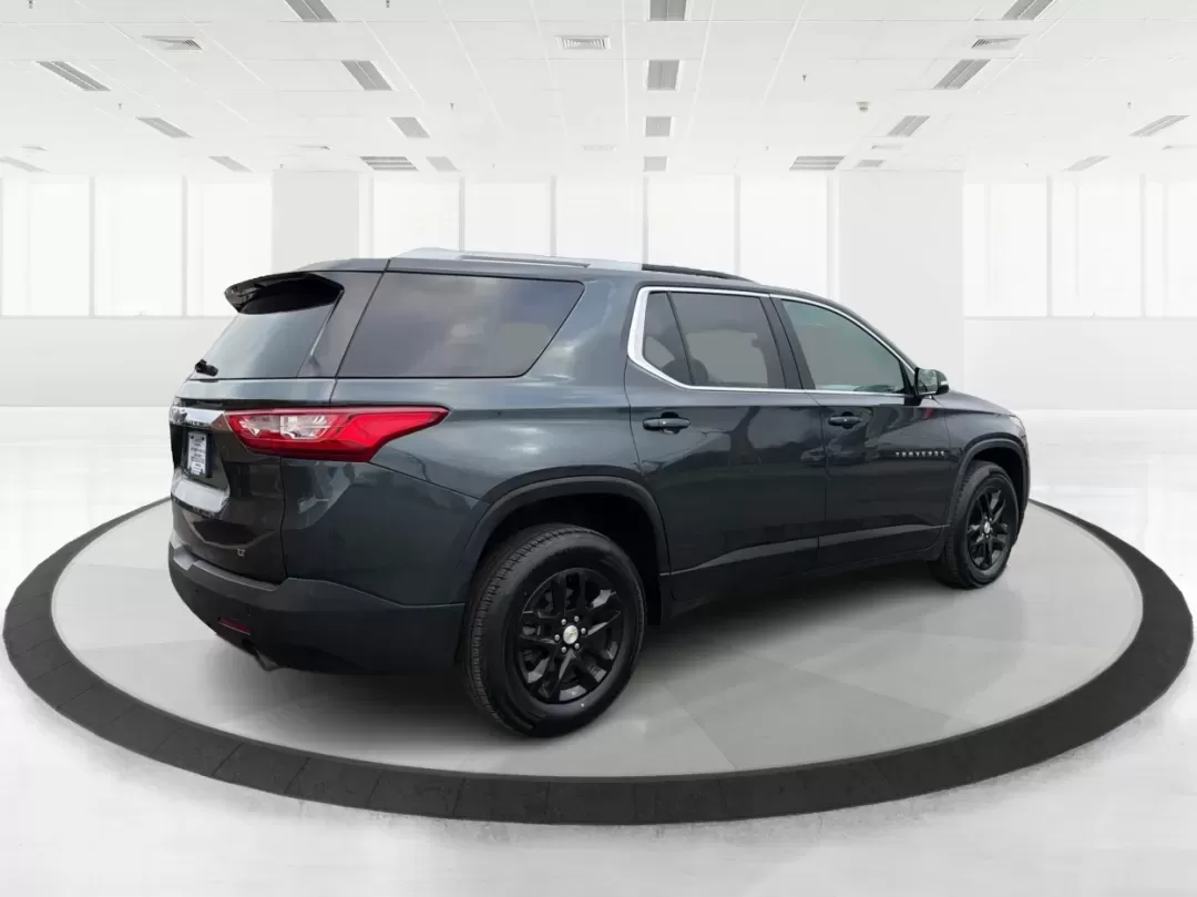2018 Chevrolet Traverse 1LT (1GNERGKW6JJ) with an 3.6L V-6 gasoline direct injection engine, located at 1184 Kauffman Ave, Fairborn, OH, 45324, (937) 908-9800, 39.807072, -84.030914 - Are you ready to elevate your family's adventures, all while cruising in unparalleled comfort and style? Look no further than this stunning 2018 Chevrolet Traverse 1LT, now available at Advantage Car and Credit in Fairborn, OH! With ample space, cutting-edge technology, and a robust engine, this SUV - Photo#2