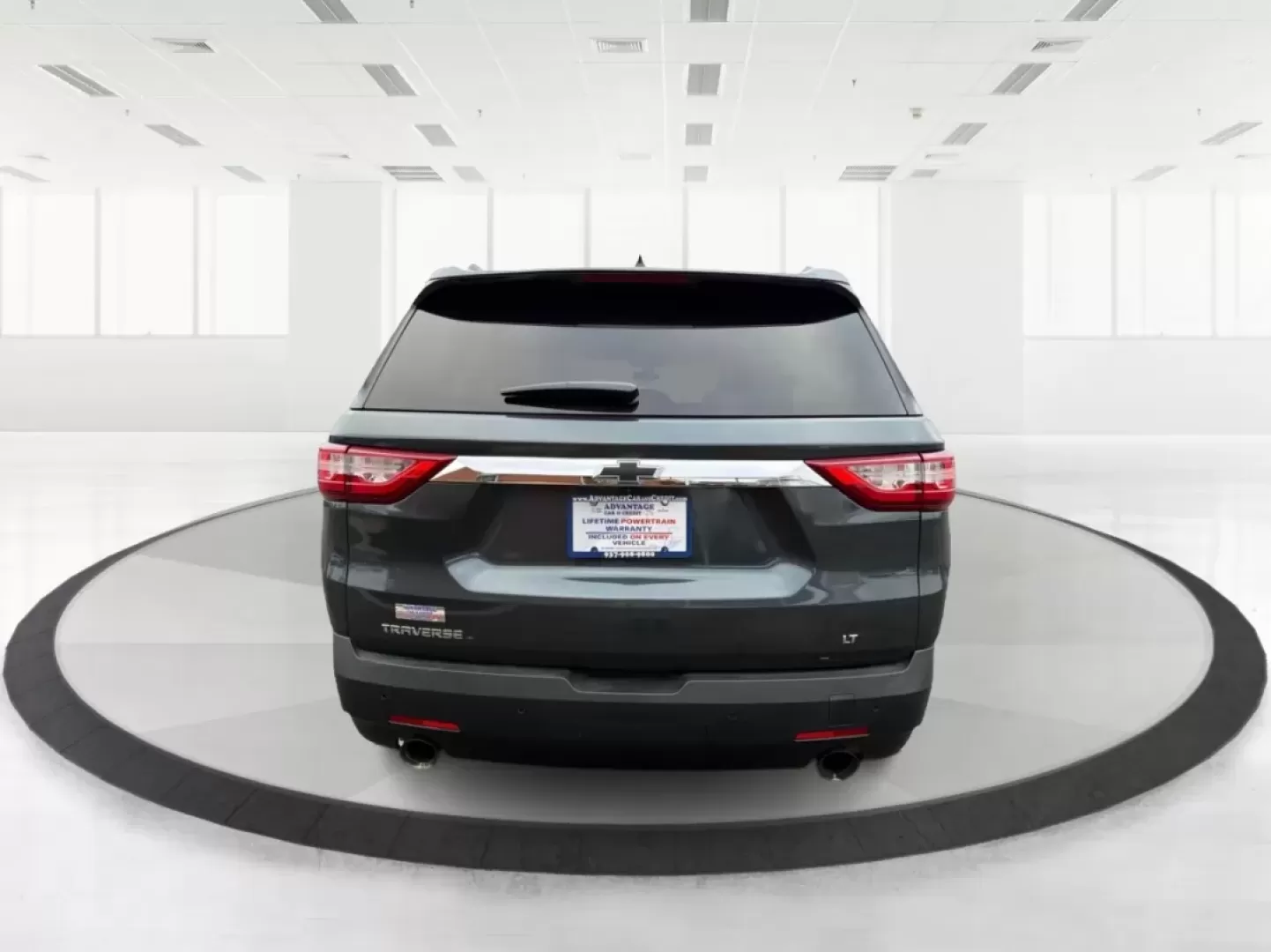 2018 Chevrolet Traverse 1LT (1GNERGKW6JJ) with an 3.6L V-6 gasoline direct injection engine, located at 1184 Kauffman Ave, Fairborn, OH, 45324, (937) 908-9800, 39.807072, -84.030914 - Are you ready to elevate your family's adventures, all while cruising in unparalleled comfort and style? Look no further than this stunning 2018 Chevrolet Traverse 1LT, now available at Advantage Car and Credit in Fairborn, OH! With ample space, cutting-edge technology, and a robust engine, this SUV - Photo#3