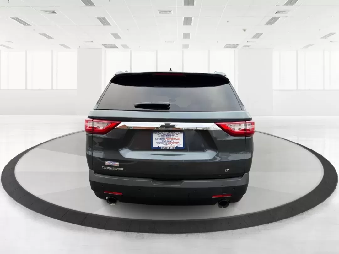 2018 Chevrolet Traverse 1LT (1GNERGKW6JJ) with an 3.6L V-6 gasoline direct injection engine, located at 1184 Kauffman Ave, Fairborn, OH, 45324, (937) 908-9800, 39.807072, -84.030914 - Are you ready to elevate your family's adventures, all while cruising in unparalleled comfort and style? Look no further than this stunning 2018 Chevrolet Traverse 1LT, now available at Advantage Car and Credit in Fairborn, OH! With ample space, cutting-edge technology, and a robust engine, this SUV - Photo#3