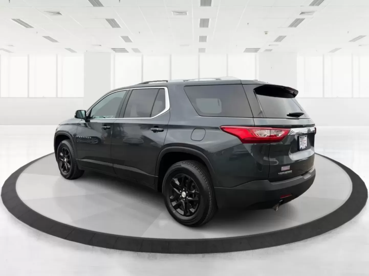 2018 Chevrolet Traverse 1LT (1GNERGKW6JJ) with an 3.6L V-6 gasoline direct injection engine, located at 1184 Kauffman Ave, Fairborn, OH, 45324, (937) 908-9800, 39.807072, -84.030914 - Are you ready to elevate your family's adventures, all while cruising in unparalleled comfort and style? Look no further than this stunning 2018 Chevrolet Traverse 1LT, now available at Advantage Car and Credit in Fairborn, OH! With ample space, cutting-edge technology, and a robust engine, this SUV - Photo#4