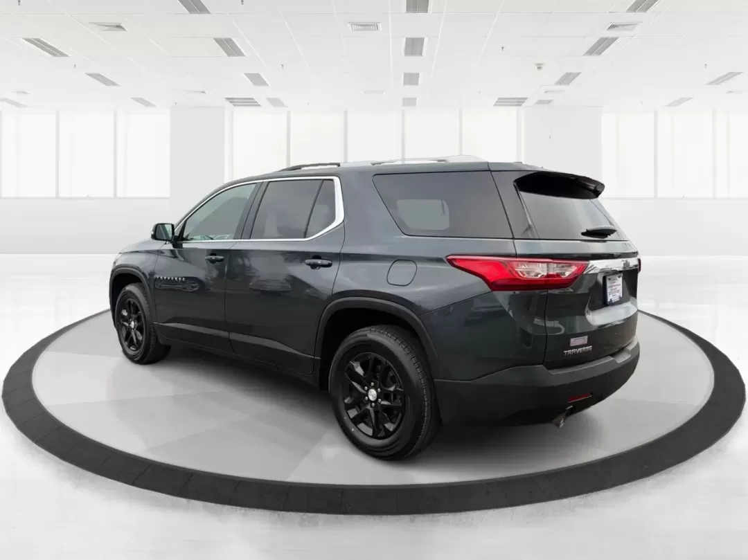 2018 Chevrolet Traverse 1LT (1GNERGKW6JJ) with an 3.6L V-6 gasoline direct injection engine, located at 1184 Kauffman Ave, Fairborn, OH, 45324, (937) 908-9800, 39.807072, -84.030914 - Are you ready to elevate your family's adventures, all while cruising in unparalleled comfort and style? Look no further than this stunning 2018 Chevrolet Traverse 1LT, now available at Advantage Car and Credit in Fairborn, OH! With ample space, cutting-edge technology, and a robust engine, this SUV - Photo#4