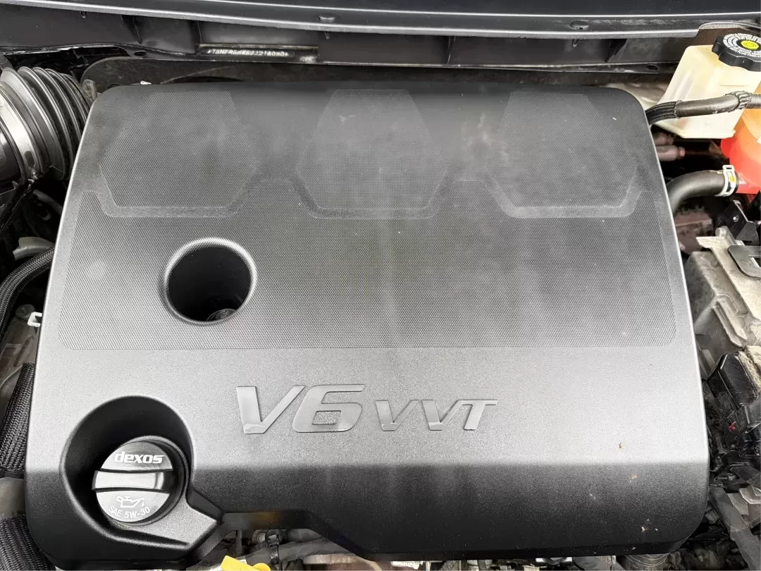 2018 Chevrolet Traverse 1LT (1GNERGKW6JJ) with an 3.6L V-6 gasoline direct injection engine, located at 1184 Kauffman Ave, Fairborn, OH, 45324, (937) 908-9800, 39.807072, -84.030914 - Are you ready to elevate your family's adventures, all while cruising in unparalleled comfort and style? Look no further than this stunning 2018 Chevrolet Traverse 1LT, now available at Advantage Car and Credit in Fairborn, OH! With ample space, cutting-edge technology, and a robust engine, this SUV - Photo#11