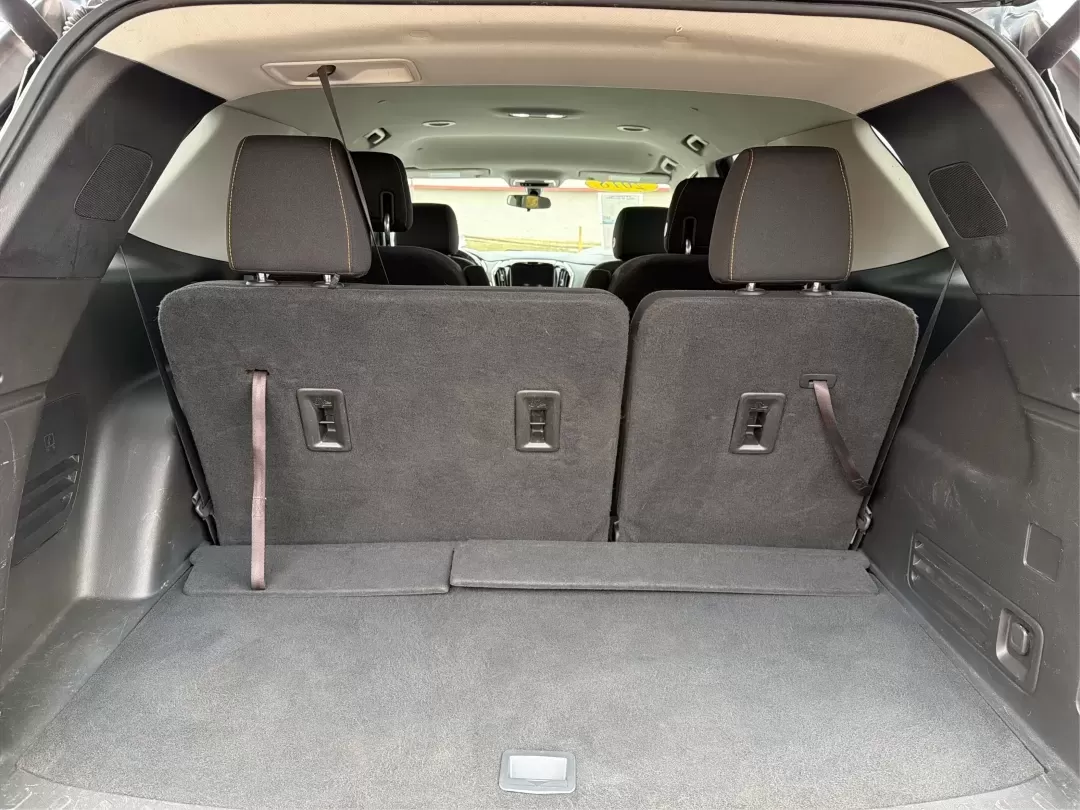 2018 Chevrolet Traverse 1LT (1GNERGKW6JJ) with an 3.6L V-6 gasoline direct injection engine, located at 1184 Kauffman Ave, Fairborn, OH, 45324, (937) 908-9800, 39.807072, -84.030914 - Are you ready to elevate your family's adventures, all while cruising in unparalleled comfort and style? Look no further than this stunning 2018 Chevrolet Traverse 1LT, now available at Advantage Car and Credit in Fairborn, OH! With ample space, cutting-edge technology, and a robust engine, this SUV - Photo#12