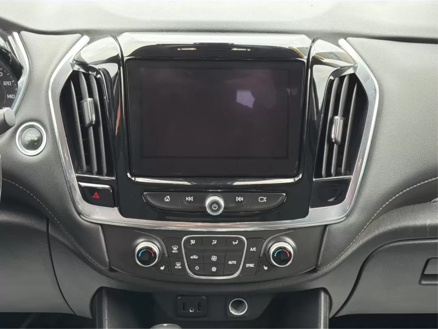 2018 Chevrolet Traverse 1LT (1GNERGKW6JJ) with an 3.6L V-6 gasoline direct injection engine, located at 1184 Kauffman Ave, Fairborn, OH, 45324, (937) 908-9800, 39.807072, -84.030914 - Are you ready to elevate your family's adventures, all while cruising in unparalleled comfort and style? Look no further than this stunning 2018 Chevrolet Traverse 1LT, now available at Advantage Car and Credit in Fairborn, OH! With ample space, cutting-edge technology, and a robust engine, this SUV - Photo#13