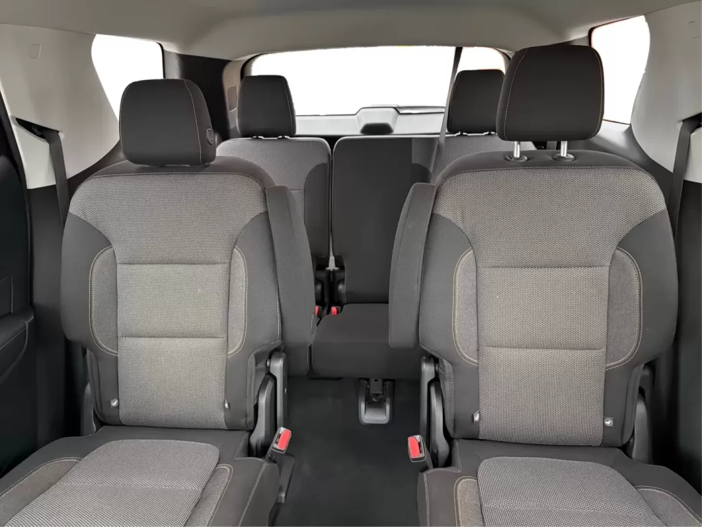 2018 Chevrolet Traverse 1LT (1GNERGKW6JJ) with an 3.6L V-6 gasoline direct injection engine, located at 1184 Kauffman Ave, Fairborn, OH, 45324, (937) 908-9800, 39.807072, -84.030914 - Are you ready to elevate your family's adventures, all while cruising in unparalleled comfort and style? Look no further than this stunning 2018 Chevrolet Traverse 1LT, now available at Advantage Car and Credit in Fairborn, OH! With ample space, cutting-edge technology, and a robust engine, this SUV - Photo#14