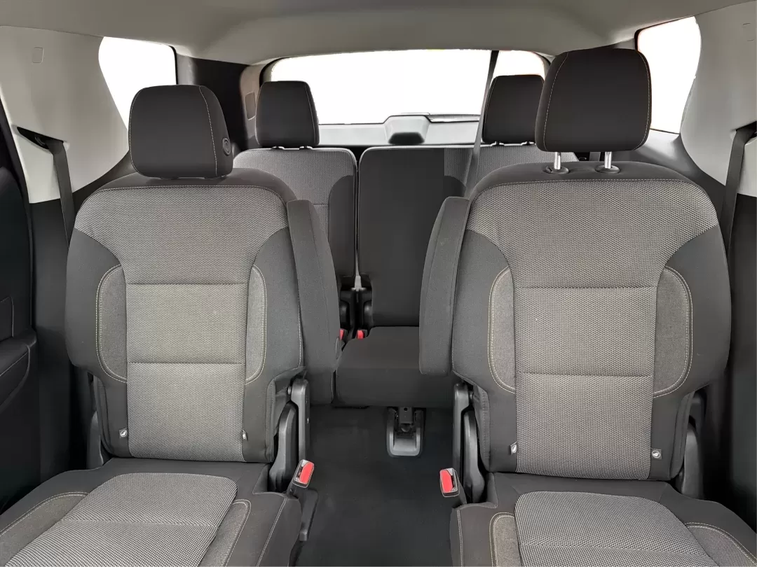 2018 Chevrolet Traverse 1LT (1GNERGKW6JJ) with an 3.6L V-6 gasoline direct injection engine, located at 1184 Kauffman Ave, Fairborn, OH, 45324, (937) 908-9800, 39.807072, -84.030914 - Are you ready to elevate your family's adventures, all while cruising in unparalleled comfort and style? Look no further than this stunning 2018 Chevrolet Traverse 1LT, now available at Advantage Car and Credit in Fairborn, OH! With ample space, cutting-edge technology, and a robust engine, this SUV - Photo#14