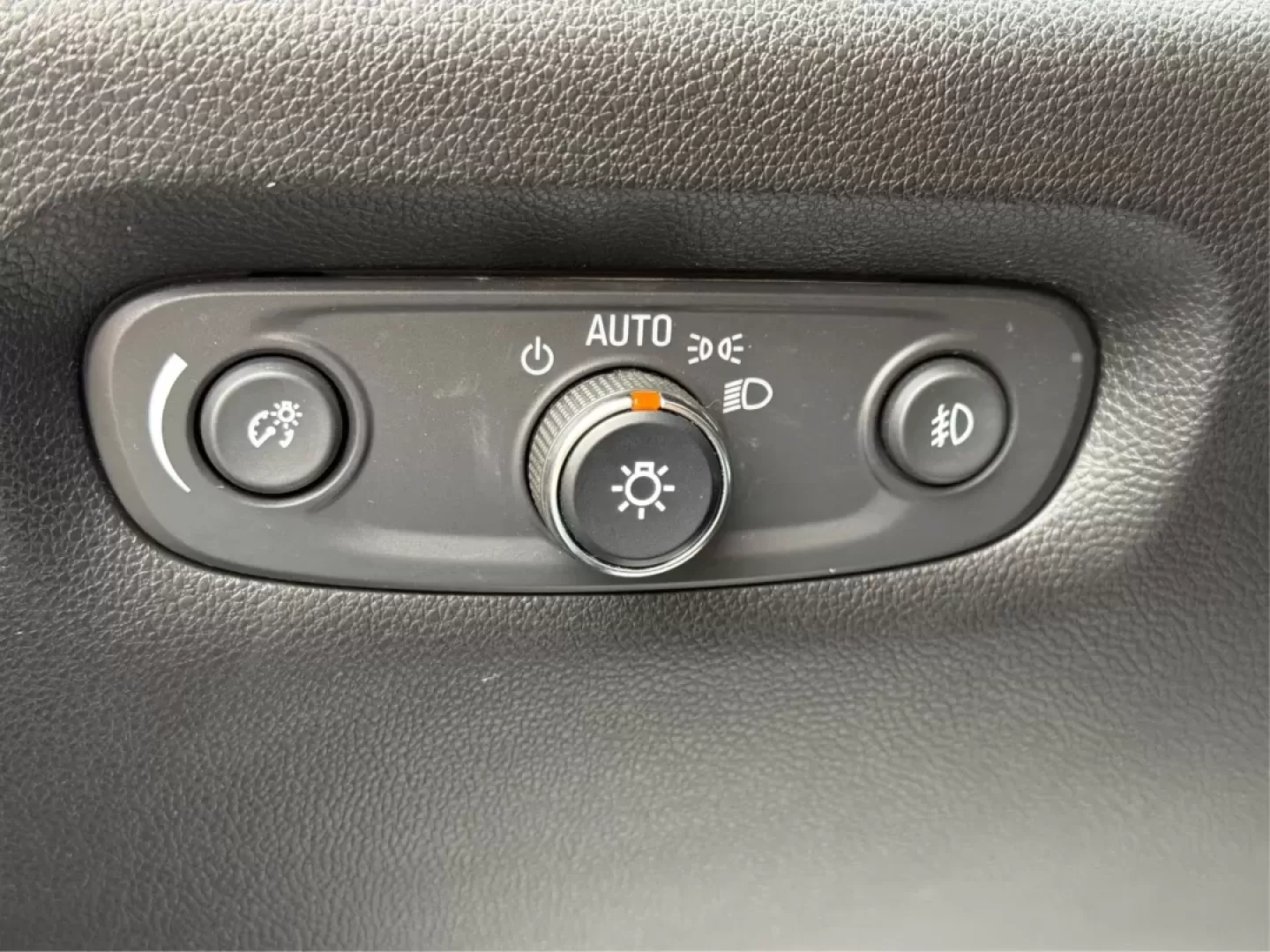 2018 Chevrolet Traverse 1LT (1GNERGKW6JJ) with an 3.6L V-6 gasoline direct injection engine, located at 1184 Kauffman Ave, Fairborn, OH, 45324, (937) 908-9800, 39.807072, -84.030914 - Are you ready to elevate your family's adventures, all while cruising in unparalleled comfort and style? Look no further than this stunning 2018 Chevrolet Traverse 1LT, now available at Advantage Car and Credit in Fairborn, OH! With ample space, cutting-edge technology, and a robust engine, this SUV - Photo#17