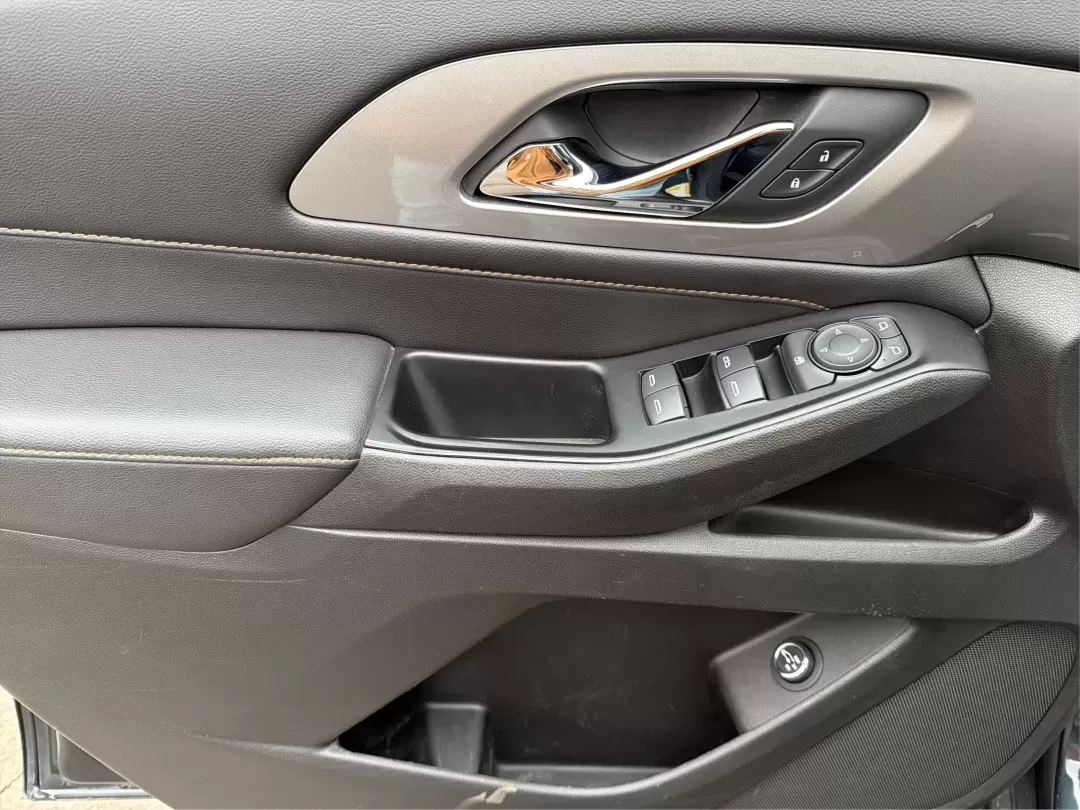 2018 Chevrolet Traverse 1LT (1GNERGKW6JJ) with an 3.6L V-6 gasoline direct injection engine, located at 1184 Kauffman Ave, Fairborn, OH, 45324, (937) 908-9800, 39.807072, -84.030914 - Are you ready to elevate your family's adventures, all while cruising in unparalleled comfort and style? Look no further than this stunning 2018 Chevrolet Traverse 1LT, now available at Advantage Car and Credit in Fairborn, OH! With ample space, cutting-edge technology, and a robust engine, this SUV - Photo#19