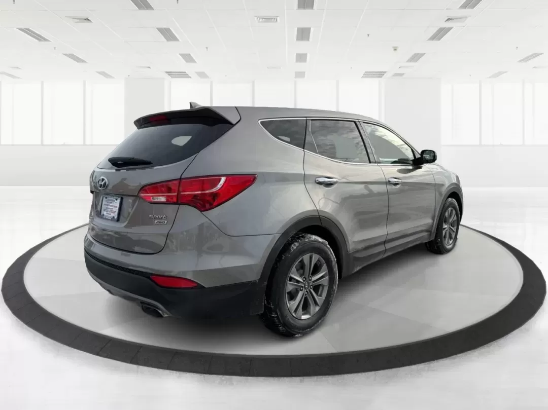 2016 Hyundai Santa Fe 2.4L (5XYZTDLB1GG) with an Theta II 2.4L I-4 gasoline direct injection engine, located at 1099 N County Rd 25A , Troy, OH, 45373, (937) 908-9800, 40.057079, -84.212883 - ### Embrace Your Adventurous Lifestyle with the 2016 Hyundai Santa Fe at Advantage Car and Credit - Troy!<br /> <br /> Are you ready to elevate your weekend escapes or daily commutes? Look no further than this stunning 2016 Hyundai Santa Fe, a versatile SUV designed for those who crave adventure and - Photo#2