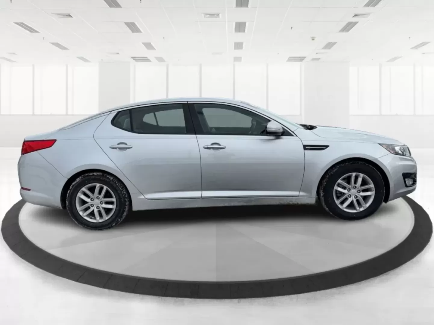 2013 Kia Optima LX (KNAGM4A74D5) with an 2.4L I-4 gasoline direct injection engine, located at 880 E. National Road, Vandalia, OH, 45377, (937) 908-9800, 39.891918, -84.183594 - **Discover Adventure with the 2013 Kia Optima LX at Advantage Car and Credit - Vandalia!** <br /> <br /> Are you ready to elevate your daily drive? Whether you're commuting to work, running errands, or planning a weekend getaway, the 2013 Kia Optima LX is the ideal sedan that seamlessly fits into y - Photo#1