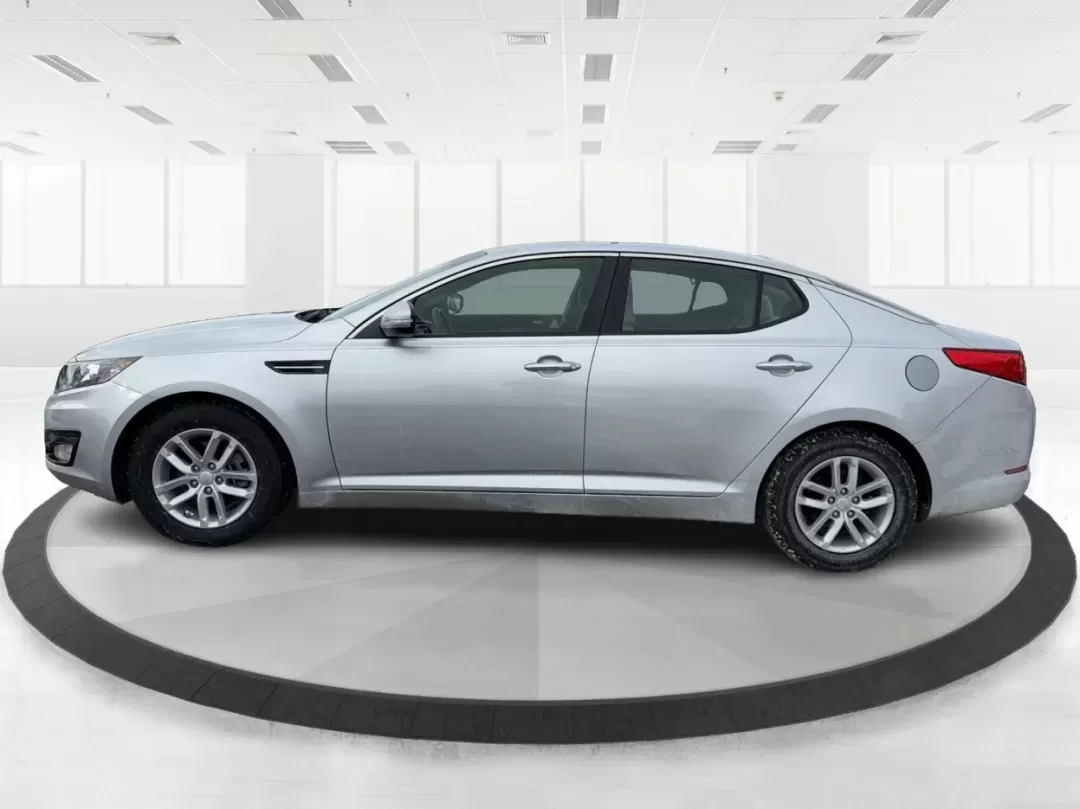 2013 Kia Optima LX (KNAGM4A74D5) with an 2.4L I-4 gasoline direct injection engine, located at 880 E. National Road, Vandalia, OH, 45377, (937) 908-9800, 39.891918, -84.183594 - **Discover Adventure with the 2013 Kia Optima LX at Advantage Car and Credit - Vandalia!** <br /> <br /> Are you ready to elevate your daily drive? Whether you're commuting to work, running errands, or planning a weekend getaway, the 2013 Kia Optima LX is the ideal sedan that seamlessly fits into y - Photo#5