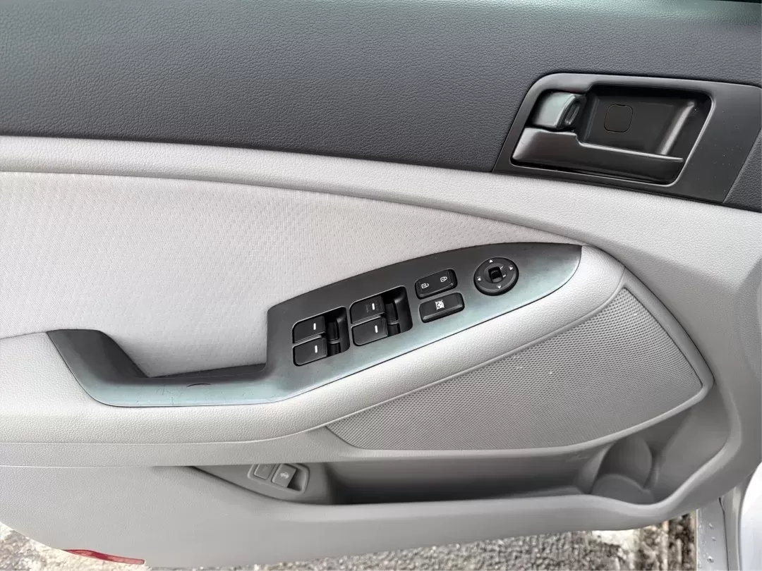 2013 Kia Optima LX (KNAGM4A74D5) with an 2.4L I-4 gasoline direct injection engine, located at 880 E. National Road, Vandalia, OH, 45377, (937) 908-9800, 39.891918, -84.183594 - **Discover Adventure with the 2013 Kia Optima LX at Advantage Car and Credit - Vandalia!** <br /> <br /> Are you ready to elevate your daily drive? Whether you're commuting to work, running errands, or planning a weekend getaway, the 2013 Kia Optima LX is the ideal sedan that seamlessly fits into y - Photo#18