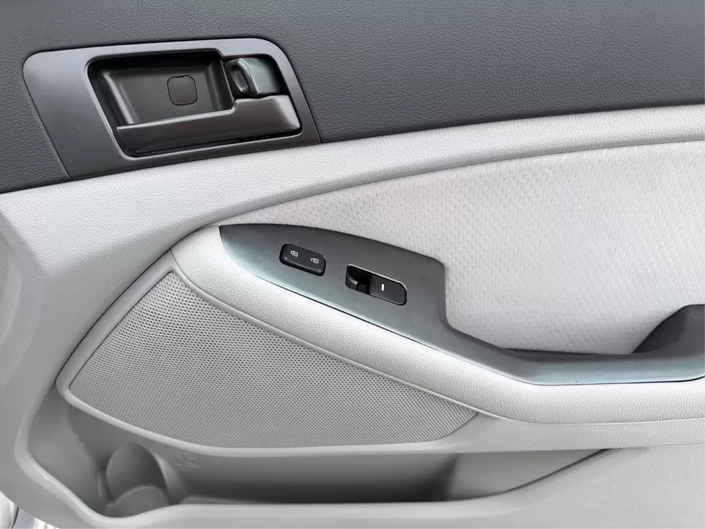 2013 Kia Optima LX (KNAGM4A74D5) with an 2.4L I-4 gasoline direct injection engine, located at 880 E. National Road, Vandalia, OH, 45377, (937) 908-9800, 39.891918, -84.183594 - **Discover Adventure with the 2013 Kia Optima LX at Advantage Car and Credit - Vandalia!** <br /> <br /> Are you ready to elevate your daily drive? Whether you're commuting to work, running errands, or planning a weekend getaway, the 2013 Kia Optima LX is the ideal sedan that seamlessly fits into y - Photo#19