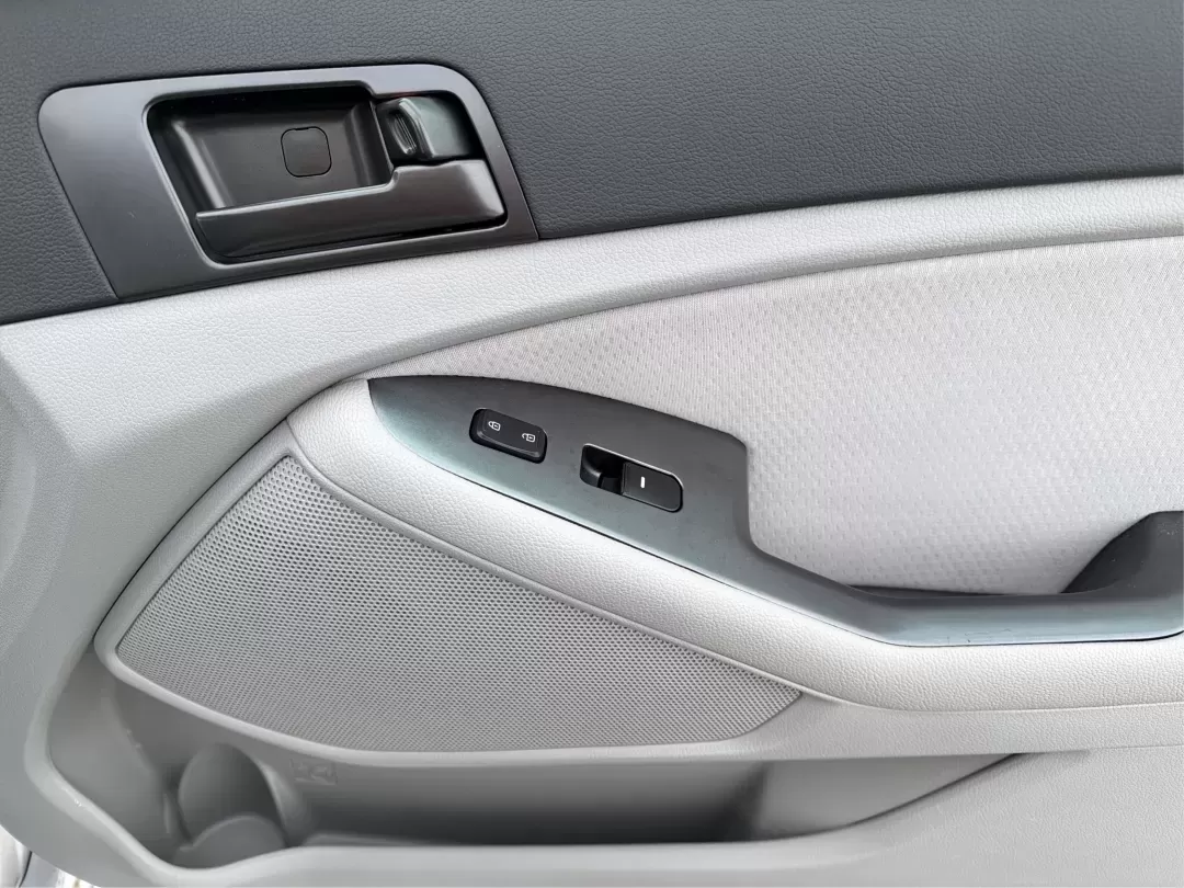 2013 Kia Optima LX (KNAGM4A74D5) with an 2.4L I-4 gasoline direct injection engine, located at 880 E. National Road, Vandalia, OH, 45377, (937) 908-9800, 39.891918, -84.183594 - **Discover Adventure with the 2013 Kia Optima LX at Advantage Car and Credit - Vandalia!** <br /> <br /> Are you ready to elevate your daily drive? Whether you're commuting to work, running errands, or planning a weekend getaway, the 2013 Kia Optima LX is the ideal sedan that seamlessly fits into y - Photo#19