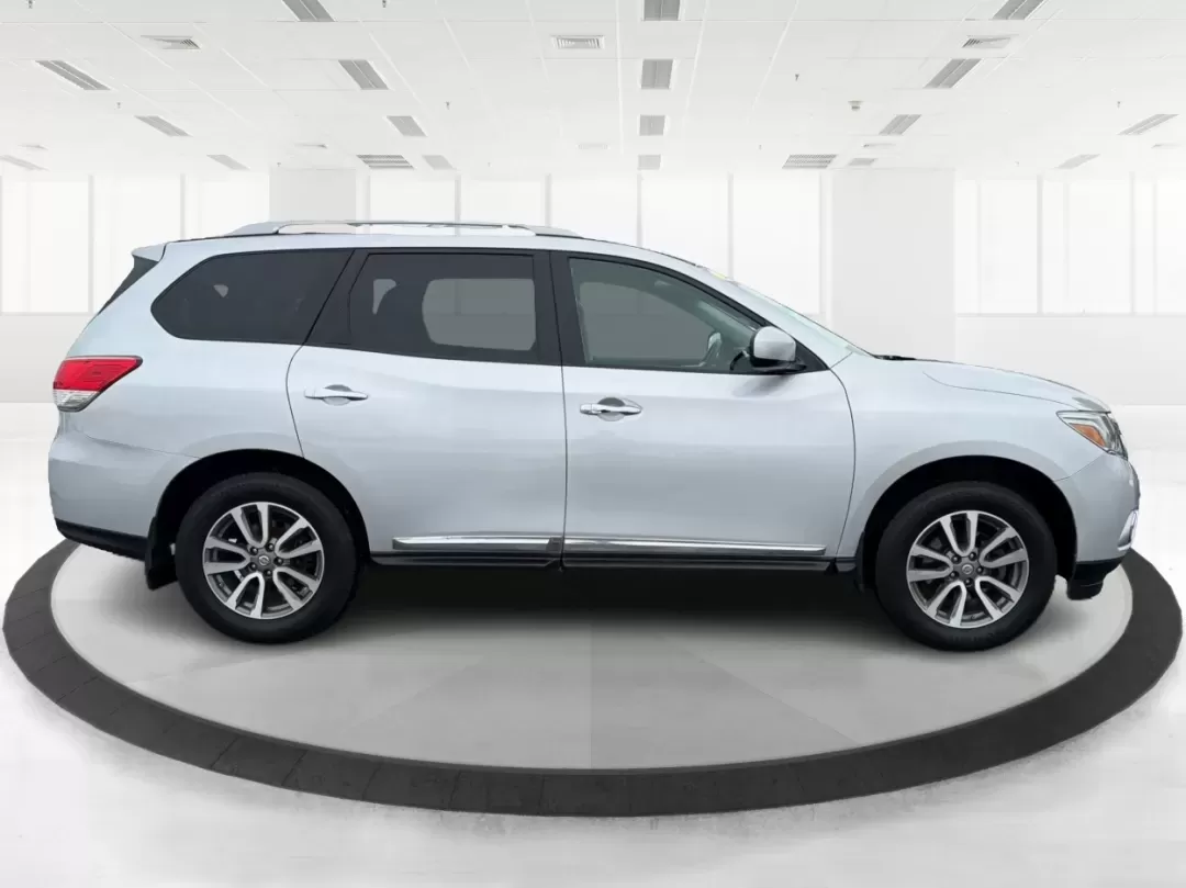 2013 Nissan Pathfinder SL (5N1AR2MM7DC) with an 3.5L V-6 DOHC engine, located at 1184 Kauffman Ave, Fairborn, OH, 45324, (937) 908-9800, 39.807072, -84.030914 - **Discover Your Next Adventure with the 2013 Nissan Pathfinder at Advantage Car and Credit in Fairborn, OH!**<br /> <br /> Are you ready to elevate your family outings or weekend adventures? Look no further than the 2013 Nissan Pathfinder SL, a spacious and dependable SUV perfect for growing familie - Photo#1