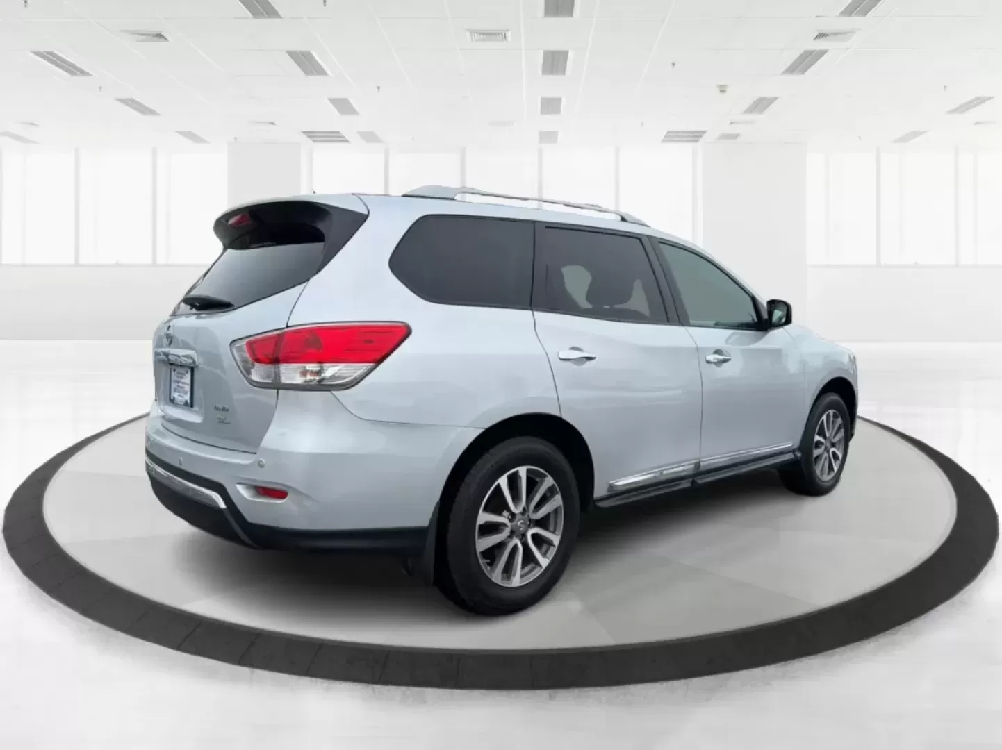 2013 Nissan Pathfinder SL (5N1AR2MM7DC) with an 3.5L V-6 DOHC engine, located at 1184 Kauffman Ave, Fairborn, OH, 45324, (937) 908-9800, 39.807072, -84.030914 - **Discover Your Next Adventure with the 2013 Nissan Pathfinder at Advantage Car and Credit in Fairborn, OH!**<br /> <br /> Are you ready to elevate your family outings or weekend adventures? Look no further than the 2013 Nissan Pathfinder SL, a spacious and dependable SUV perfect for growing familie - Photo#2