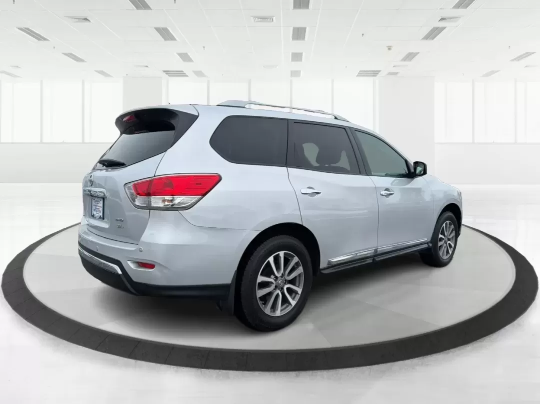 2013 Nissan Pathfinder SL (5N1AR2MM7DC) with an 3.5L V-6 DOHC engine, located at 1184 Kauffman Ave, Fairborn, OH, 45324, (937) 908-9800, 39.807072, -84.030914 - **Discover Your Next Adventure with the 2013 Nissan Pathfinder at Advantage Car and Credit in Fairborn, OH!**<br /> <br /> Are you ready to elevate your family outings or weekend adventures? Look no further than the 2013 Nissan Pathfinder SL, a spacious and dependable SUV perfect for growing familie - Photo#2