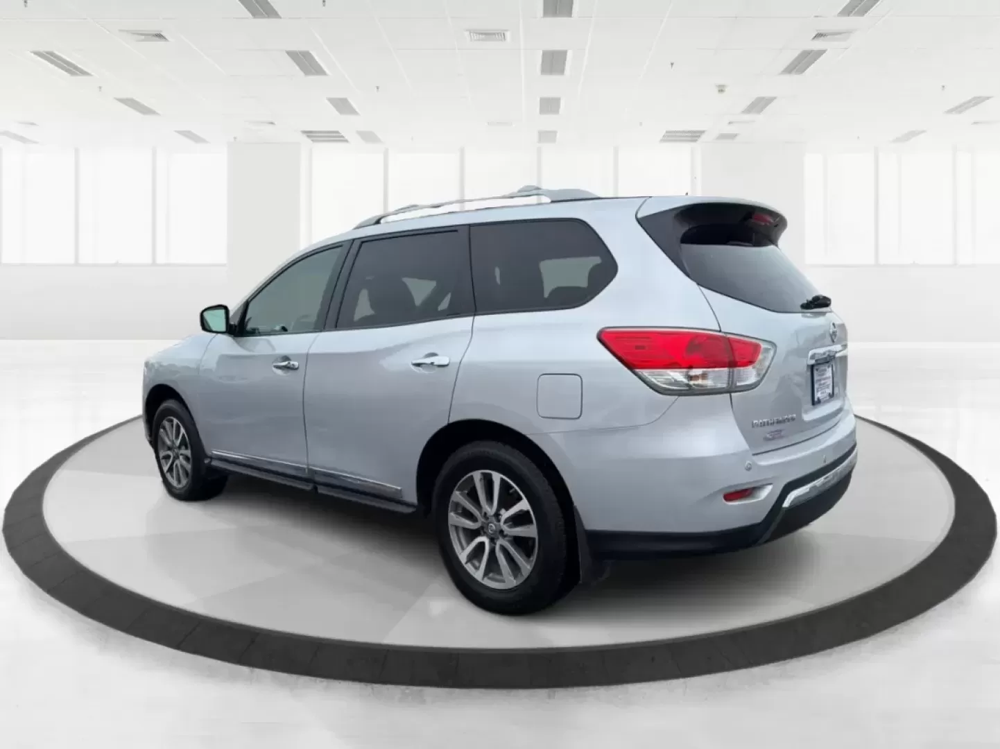 2013 Nissan Pathfinder SL (5N1AR2MM7DC) with an 3.5L V-6 DOHC engine, located at 1184 Kauffman Ave, Fairborn, OH, 45324, (937) 908-9800, 39.807072, -84.030914 - **Discover Your Next Adventure with the 2013 Nissan Pathfinder at Advantage Car and Credit in Fairborn, OH!**<br /> <br /> Are you ready to elevate your family outings or weekend adventures? Look no further than the 2013 Nissan Pathfinder SL, a spacious and dependable SUV perfect for growing familie - Photo#4