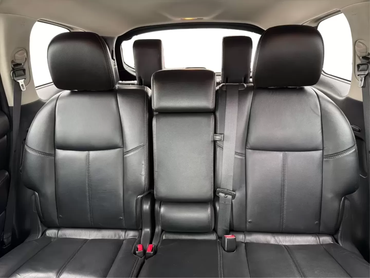 2013 Nissan Pathfinder SL (5N1AR2MM7DC) with an 3.5L V-6 DOHC engine, located at 1184 Kauffman Ave, Fairborn, OH, 45324, (937) 908-9800, 39.807072, -84.030914 - **Discover Your Next Adventure with the 2013 Nissan Pathfinder at Advantage Car and Credit in Fairborn, OH!**<br /> <br /> Are you ready to elevate your family outings or weekend adventures? Look no further than the 2013 Nissan Pathfinder SL, a spacious and dependable SUV perfect for growing familie - Photo#14