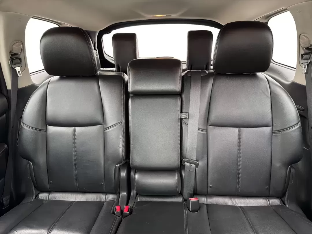 2013 Nissan Pathfinder SL (5N1AR2MM7DC) with an 3.5L V-6 DOHC engine, located at 1184 Kauffman Ave, Fairborn, OH, 45324, (937) 908-9800, 39.807072, -84.030914 - **Discover Your Next Adventure with the 2013 Nissan Pathfinder at Advantage Car and Credit in Fairborn, OH!**<br /> <br /> Are you ready to elevate your family outings or weekend adventures? Look no further than the 2013 Nissan Pathfinder SL, a spacious and dependable SUV perfect for growing familie - Photo#14