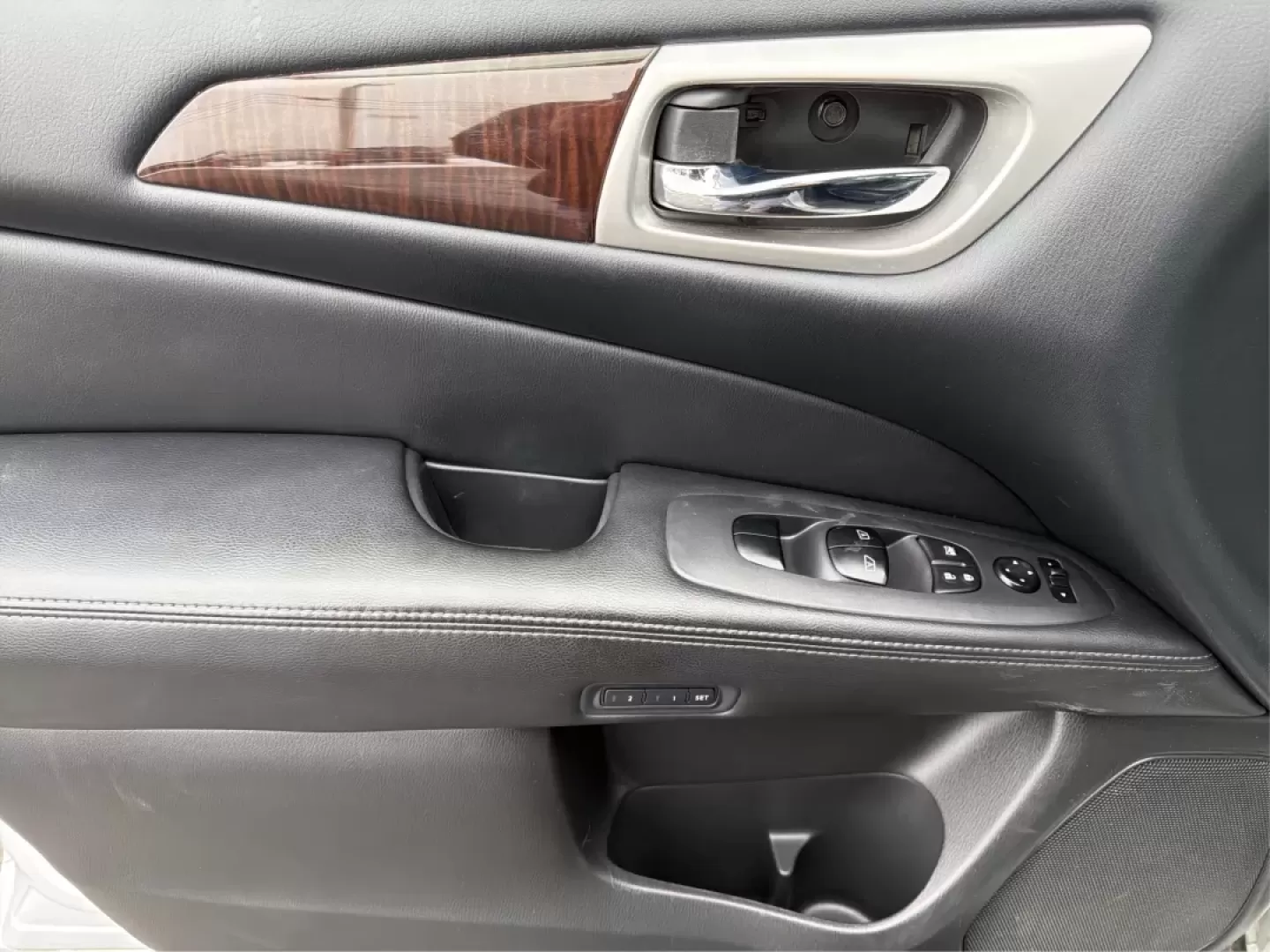 2013 Nissan Pathfinder SL (5N1AR2MM7DC) with an 3.5L V-6 DOHC engine, located at 1184 Kauffman Ave, Fairborn, OH, 45324, (937) 908-9800, 39.807072, -84.030914 - **Discover Your Next Adventure with the 2013 Nissan Pathfinder at Advantage Car and Credit in Fairborn, OH!**<br /> <br /> Are you ready to elevate your family outings or weekend adventures? Look no further than the 2013 Nissan Pathfinder SL, a spacious and dependable SUV perfect for growing familie - Photo#18