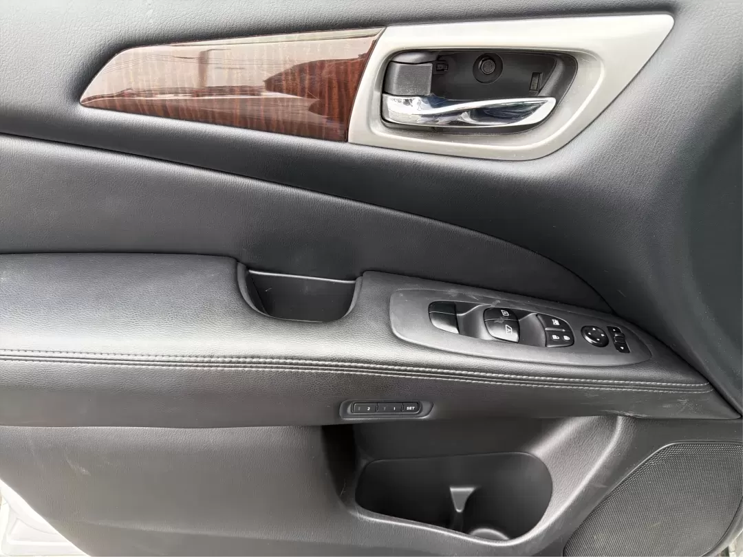 2013 Nissan Pathfinder SL (5N1AR2MM7DC) with an 3.5L V-6 DOHC engine, located at 1184 Kauffman Ave, Fairborn, OH, 45324, (937) 908-9800, 39.807072, -84.030914 - **Discover Your Next Adventure with the 2013 Nissan Pathfinder at Advantage Car and Credit in Fairborn, OH!**<br /> <br /> Are you ready to elevate your family outings or weekend adventures? Look no further than the 2013 Nissan Pathfinder SL, a spacious and dependable SUV perfect for growing familie - Photo#18