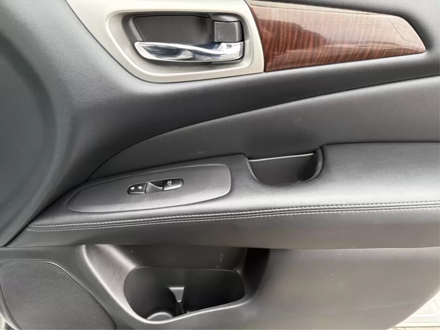 2013 Nissan Pathfinder SL (5N1AR2MM7DC) with an 3.5L V-6 DOHC engine, located at 1184 Kauffman Ave, Fairborn, OH, 45324, (937) 908-9800, 39.807072, -84.030914 - **Discover Your Next Adventure with the 2013 Nissan Pathfinder at Advantage Car and Credit in Fairborn, OH!**<br /> <br /> Are you ready to elevate your family outings or weekend adventures? Look no further than the 2013 Nissan Pathfinder SL, a spacious and dependable SUV perfect for growing familie - Photo#19