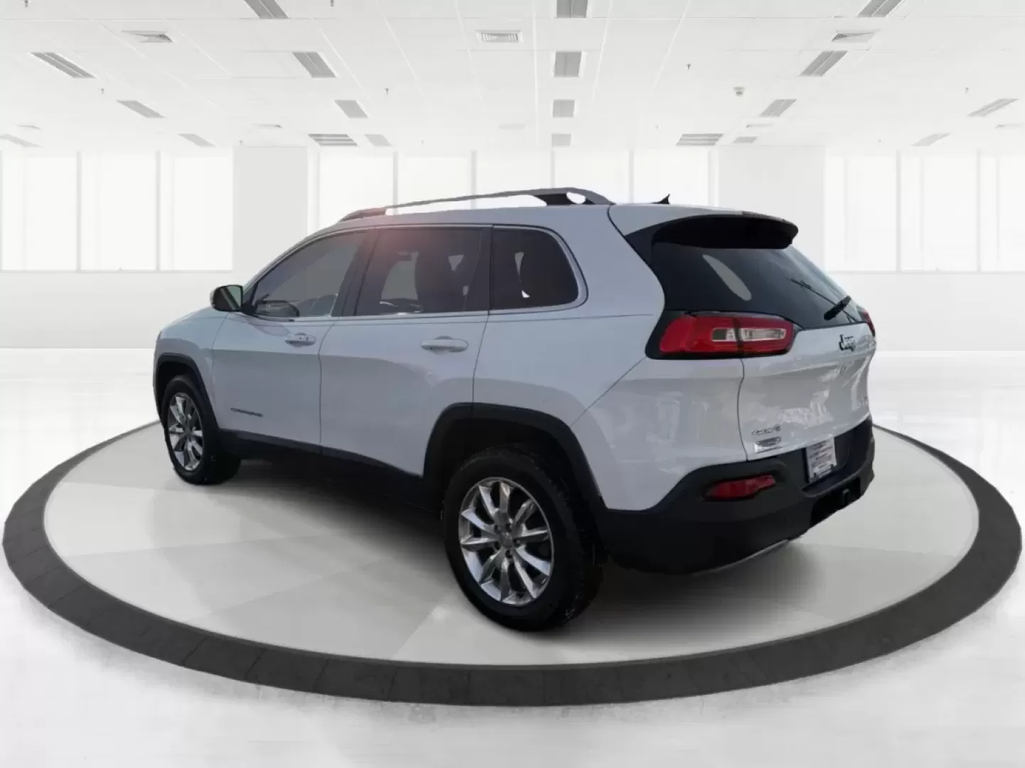 2014 Jeep Cherokee Limited (1C4PJMDS7EW) with an Other engine, located at 8750 N County Rd 25A, Piqua, OH, 45356, (937) 908-9800, 40.164391, -84.232513 - **Adventure Awaits in the 2014 Jeep Cherokee Limited Perfect for Families or Weekend Getaways!**<br /> <br /> Are you looking for a vehicle that's as versatile as your lifestyle? The 2014 Jeep Cherokee Limited, available at Advantage Car and Credit - Piqua, is your ticket to freedom on the open roa - Photo#4