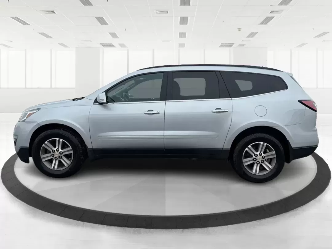 2017 Chevrolet Traverse 1LT (1GNKVGKD1HJ) with an 3.6L V-6 gasoline direct injection engine, located at 880 E. National Road, Vandalia, OH, 45377, (937) 908-9800, 39.891918, -84.183594 - **Adventure Awaits with the 2017 Chevrolet Traverse at Advantage Car and Credit!**<br /> <br /> Are you ready to elevate your family road trips or weekend adventures? Look no further than our stunning 2017 Chevrolet Traverse, available now at Advantage Car and Credit in Vandalia, OH. This spacious S - Photo#5