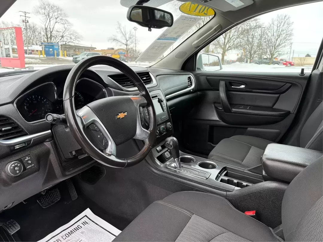 2017 Chevrolet Traverse 1LT (1GNKVGKD1HJ) with an 3.6L V-6 gasoline direct injection engine, located at 880 E. National Road, Vandalia, OH, 45377, (937) 908-9800, 39.891918, -84.183594 - **Adventure Awaits with the 2017 Chevrolet Traverse at Advantage Car and Credit!**<br /> <br /> Are you ready to elevate your family road trips or weekend adventures? Look no further than our stunning 2017 Chevrolet Traverse, available now at Advantage Car and Credit in Vandalia, OH. This spacious S - Photo#9