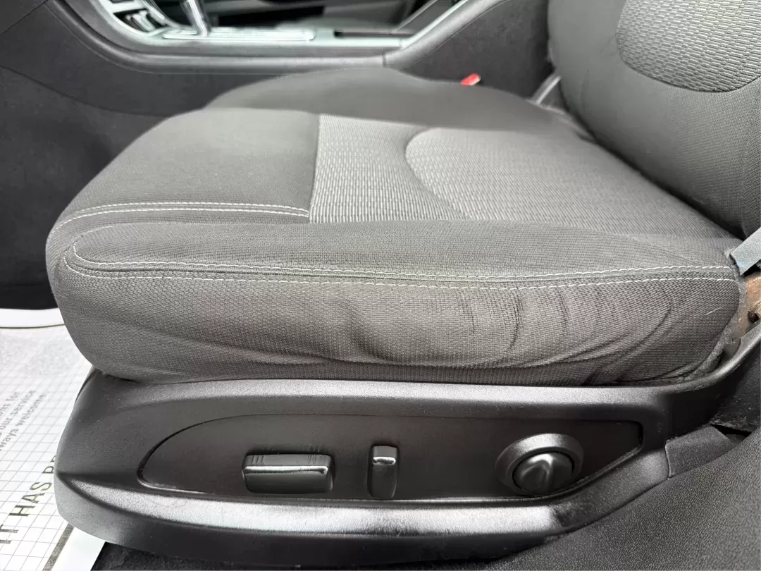 2017 Chevrolet Traverse 1LT (1GNKVGKD1HJ) with an 3.6L V-6 gasoline direct injection engine, located at 880 E. National Road, Vandalia, OH, 45377, (937) 908-9800, 39.891918, -84.183594 - **Adventure Awaits with the 2017 Chevrolet Traverse at Advantage Car and Credit!**<br /> <br /> Are you ready to elevate your family road trips or weekend adventures? Look no further than our stunning 2017 Chevrolet Traverse, available now at Advantage Car and Credit in Vandalia, OH. This spacious S - Photo#18