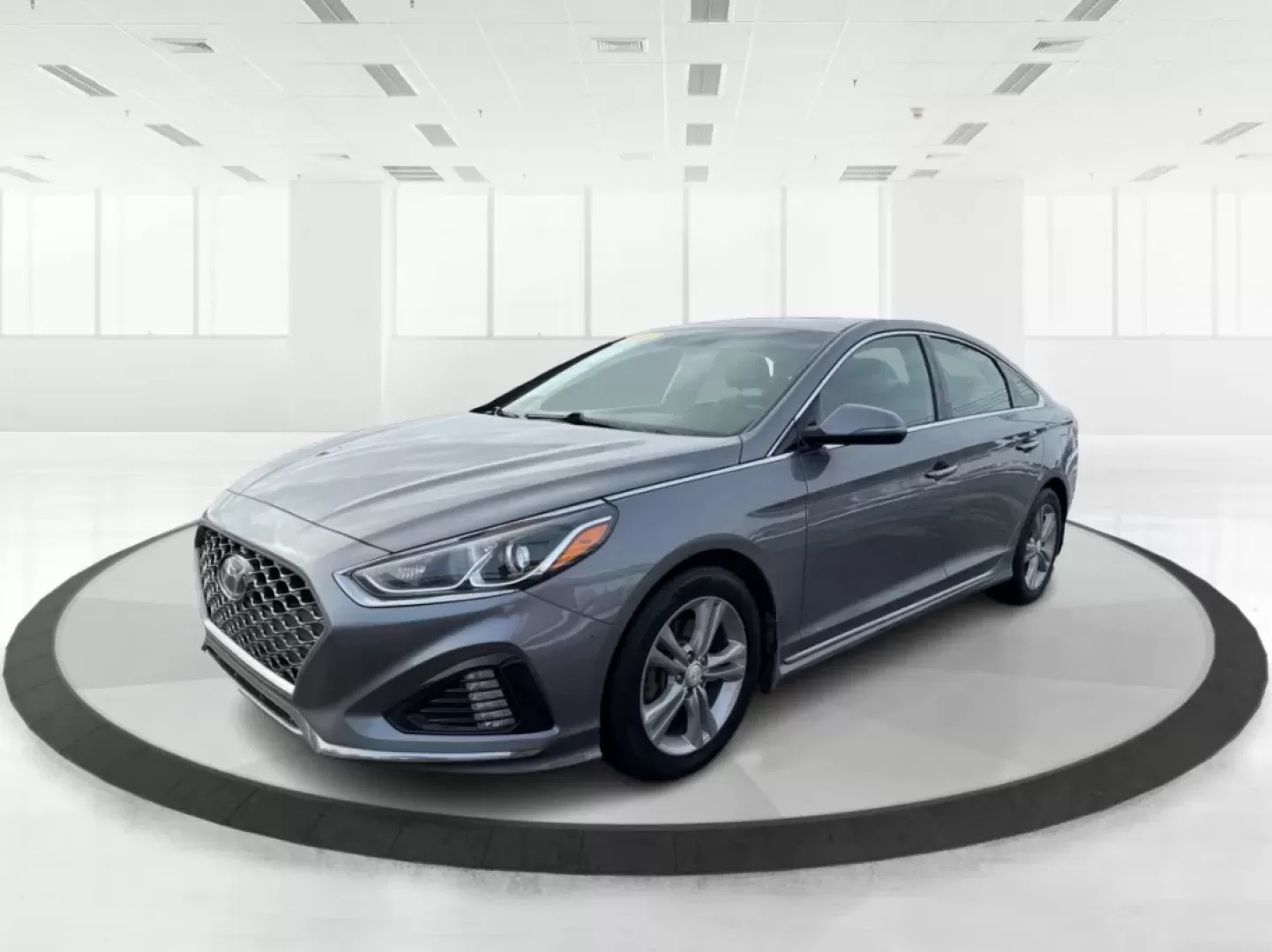 2018 Hyundai Sonata Sport (5NPE34AF6JH) with an 2.4L I-4 gasoline direct injection engine, located at 880 E. National Road, Vandalia, OH, 45377, (937) 908-9800, 39.891918, -84.183594 - **Discover the 2018 Hyundai Sonata Sport: Elevate Your Daily Commute in Style!**<br /> <br /> Are you seeking a vehicle that perfectly balances style, comfort, and reliability for your daily commute or family outings? Look no further than this stunning 2018 Hyundai Sonata Sport, available now at Adv - Photo#7