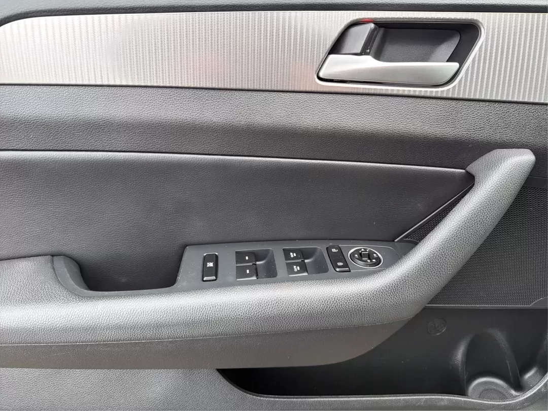 2018 Hyundai Sonata Sport (5NPE34AF6JH) with an 2.4L I-4 gasoline direct injection engine, located at 880 E. National Road, Vandalia, OH, 45377, (937) 908-9800, 39.891918, -84.183594 - **Discover the 2018 Hyundai Sonata Sport: Elevate Your Daily Commute in Style!**<br /> <br /> Are you seeking a vehicle that perfectly balances style, comfort, and reliability for your daily commute or family outings? Look no further than this stunning 2018 Hyundai Sonata Sport, available now at Adv - Photo#17