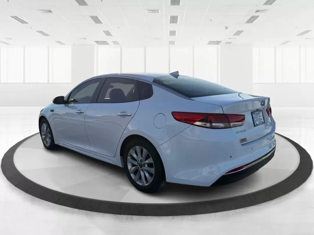 2018 Kia Optima LX (5XXGT4L39JG) with an Theta II 2.4L I-4 gasoline direct injection engine, located at 1951 S Dayton Lakeview Rd., New Carlisle, OH, 45344, (937) 908-9800, 39.890999, -84.050255 - Discover the perfect blend of style, comfort, and reliability with the 2018 Kia Optima LX, now available at Advantage Car and Credit in New Carlisle, OH. This sedan is designed for those who appreciate a smooth driving experience and high-end features, making it an ideal choice for budget-conscious - Photo#4