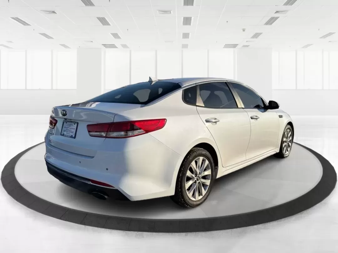 2018 Kia Optima LX (5XXGT4L39JG) with an Theta II 2.4L I-4 gasoline direct injection engine, located at 1099 N County Rd 25A , Troy, OH, 45373, (937) 908-9800, 40.057079, -84.212883 - Discover the perfect blend of style, comfort, and reliability with the 2018 Kia Optima LX, now available at Advantage Car and Credit in New Carlisle, OH. This sedan is designed for those who appreciate a smooth driving experience and high-end features, making it an ideal choice for budget-conscious - Photo#2