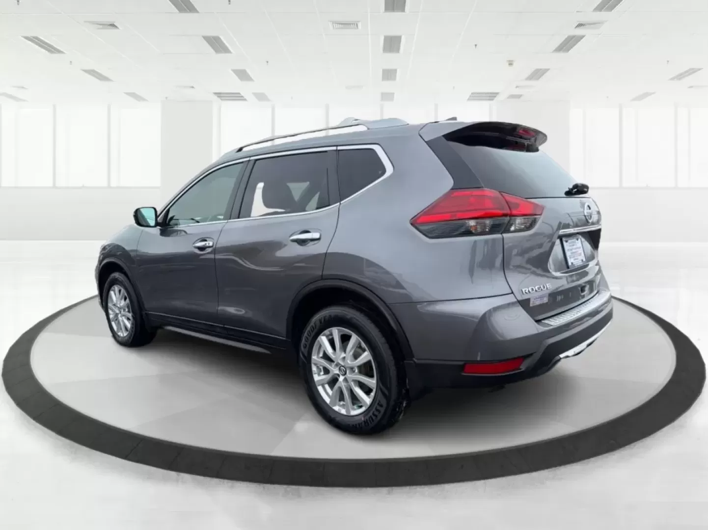 2017 Nissan Rogue (5N1AT2MV8HC) with an 2.5L I-4 DOHC engine, located at 401 Woodman Dr, Riverside, OH, 45431, (937) 908-9800, 39.760899, -84.123421 - **Adventure Awaits with the 2017 Nissan Rogue SV Perfect for Growing Families!**<br /> <br /> Are you in search of a reliable SUV that fits your active lifestyle? Look no further than this 2017 Nissan Rogue SV, available now at Advantage Car and Credit - Troy! This spacious sport utility vehicle is - Photo#4
