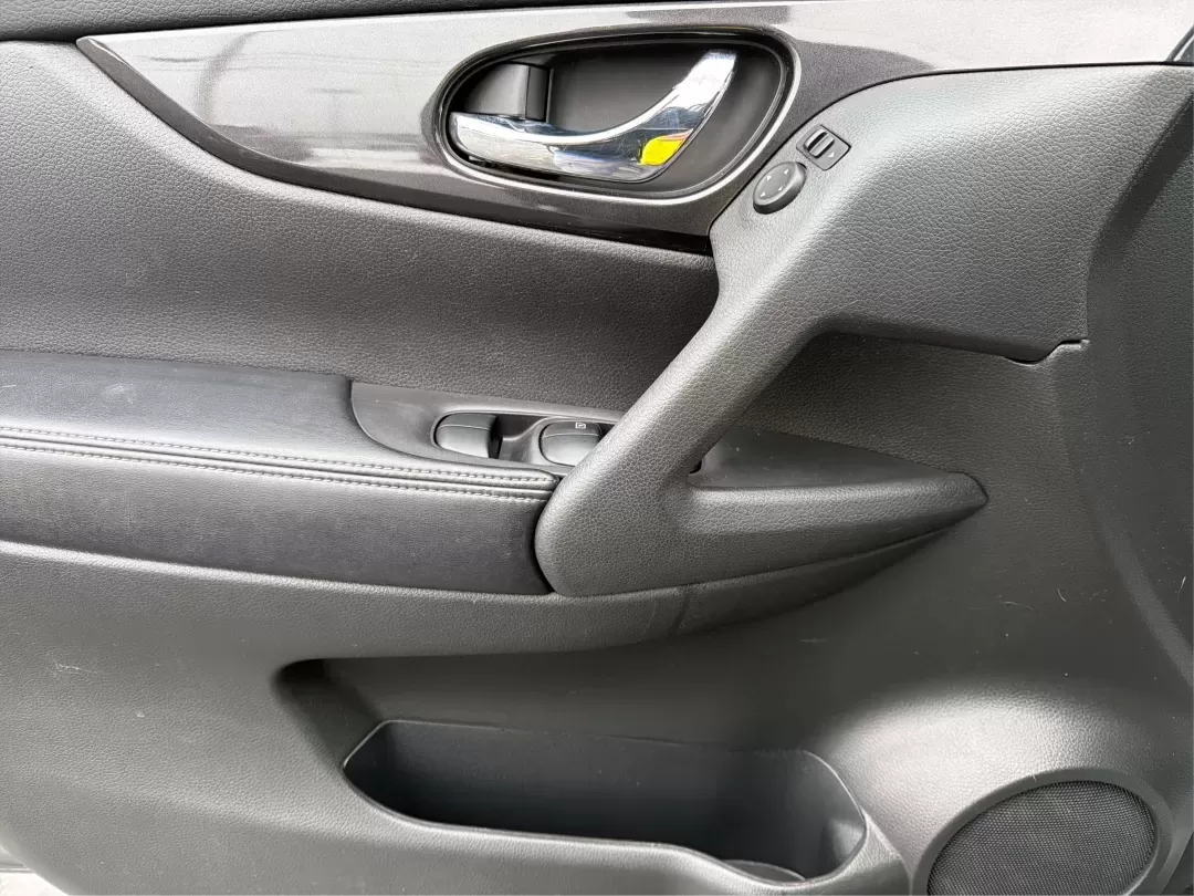 2017 Nissan Rogue SV (5N1AT2MV8HC) with an 2.5L I-4 DOHC engine, located at 1099 N County Rd 25A , Troy, OH, 45373, (937) 908-9800, 40.057079, -84.212883 - **Adventure Awaits with the 2017 Nissan Rogue SV Perfect for Growing Families!**<br /> <br /> Are you in search of a reliable SUV that fits your active lifestyle? Look no further than this 2017 Nissan Rogue SV, available now at Advantage Car and Credit - Troy! This spacious sport utility vehicle is - Photo#17