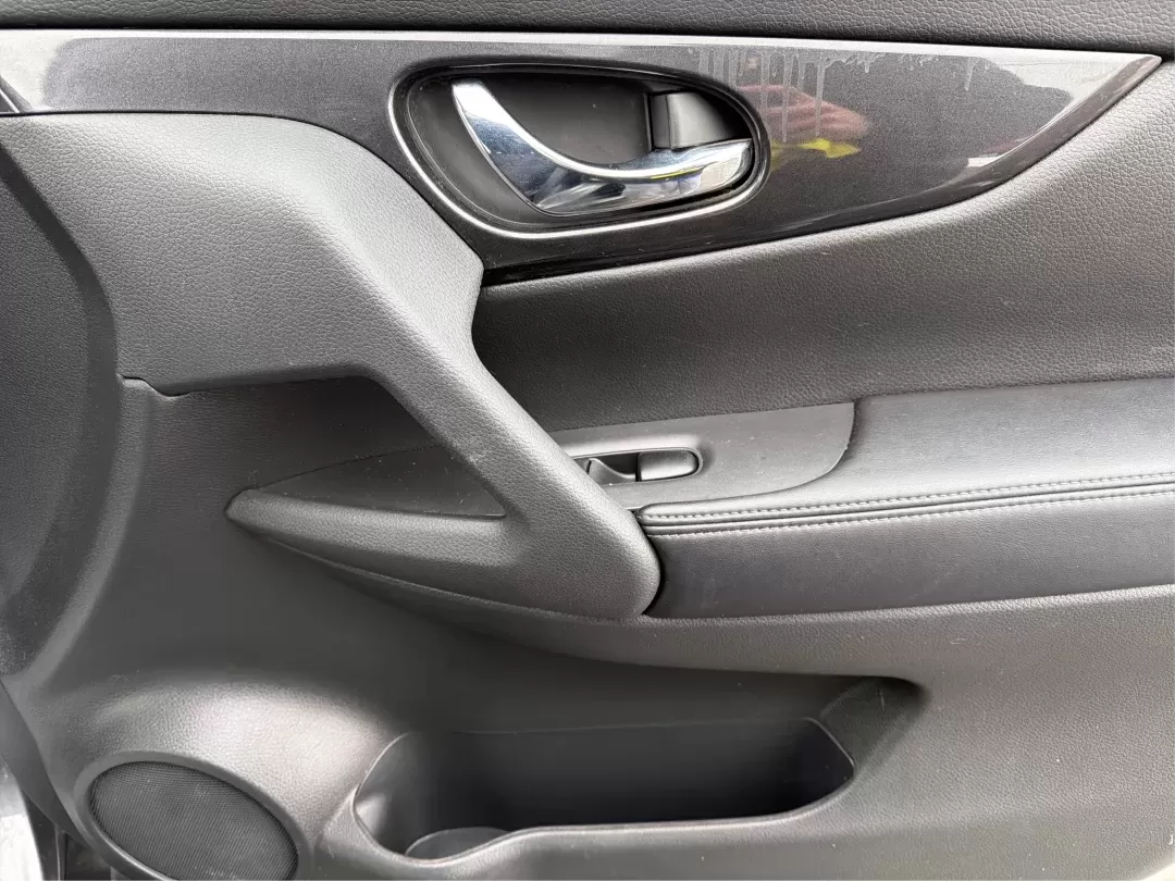 2017 Nissan Rogue SV (5N1AT2MV8HC) with an 2.5L I-4 DOHC engine, located at 1099 N County Rd 25A , Troy, OH, 45373, (937) 908-9800, 40.057079, -84.212883 - **Adventure Awaits with the 2017 Nissan Rogue SV Perfect for Growing Families!**<br /> <br /> Are you in search of a reliable SUV that fits your active lifestyle? Look no further than this 2017 Nissan Rogue SV, available now at Advantage Car and Credit - Troy! This spacious sport utility vehicle is - Photo#18