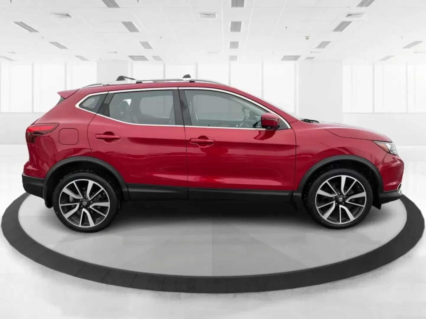 2018 Nissan Rogue SL (JN1BJ1CRXJW) with an 2L I-4 gasoline direct injection engine, located at 1184 Kauffman Ave, Fairborn, OH, 45324, (937) 908-9800, 39.807072, -84.030914 - 2018 Nissan Rogue SL - Photo#1