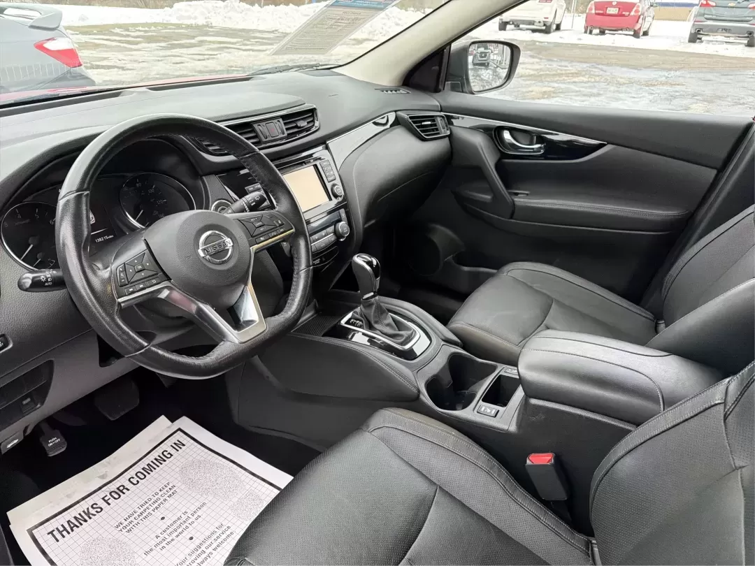 2018 Nissan Rogue SL (JN1BJ1CRXJW) with an 2L I-4 gasoline direct injection engine, located at 1184 Kauffman Ave, Fairborn, OH, 45324, (937) 908-9800, 39.807072, -84.030914 - **Adventure Awaits with the 2018 Nissan Rogue SL at Advantage Car and Credit - Fairborn!**<br /> <br /> Are you ready to elevate your driving experience and create unforgettable memories on the road? The 2018 Nissan Rogue SL is the ideal companion for growing families, weekend adventurers, or anyone - Photo#9