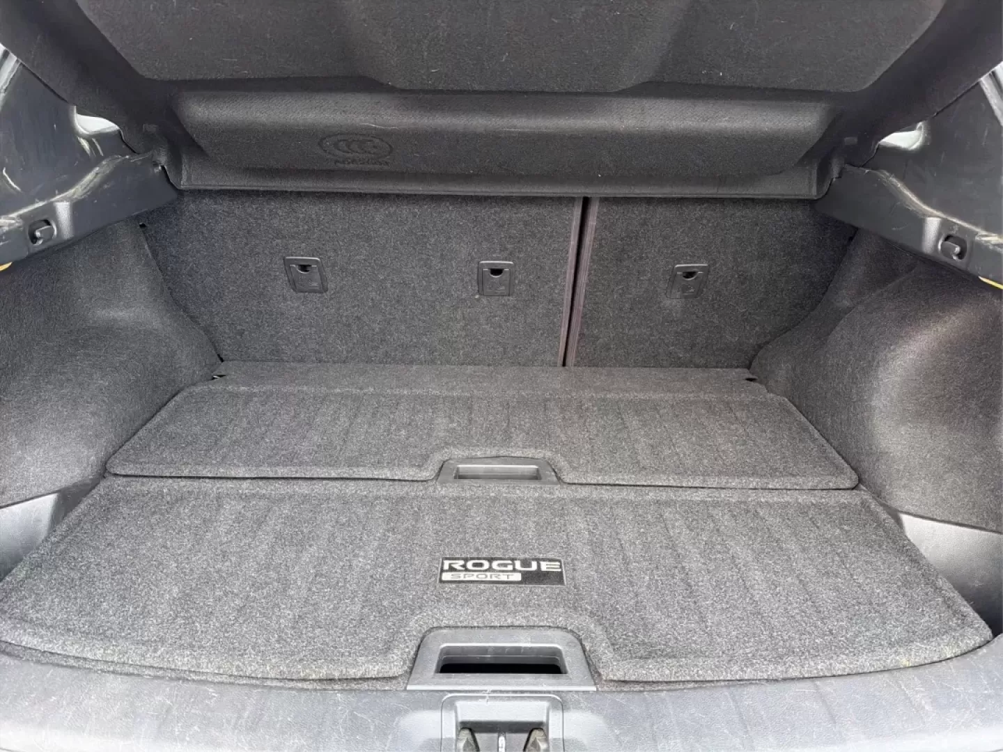 2018 Nissan Rogue SL (JN1BJ1CRXJW) with an 2L I-4 gasoline direct injection engine, located at 1184 Kauffman Ave, Fairborn, OH, 45324, (937) 908-9800, 39.807072, -84.030914 - 2018 Nissan Rogue SL - Photo#12