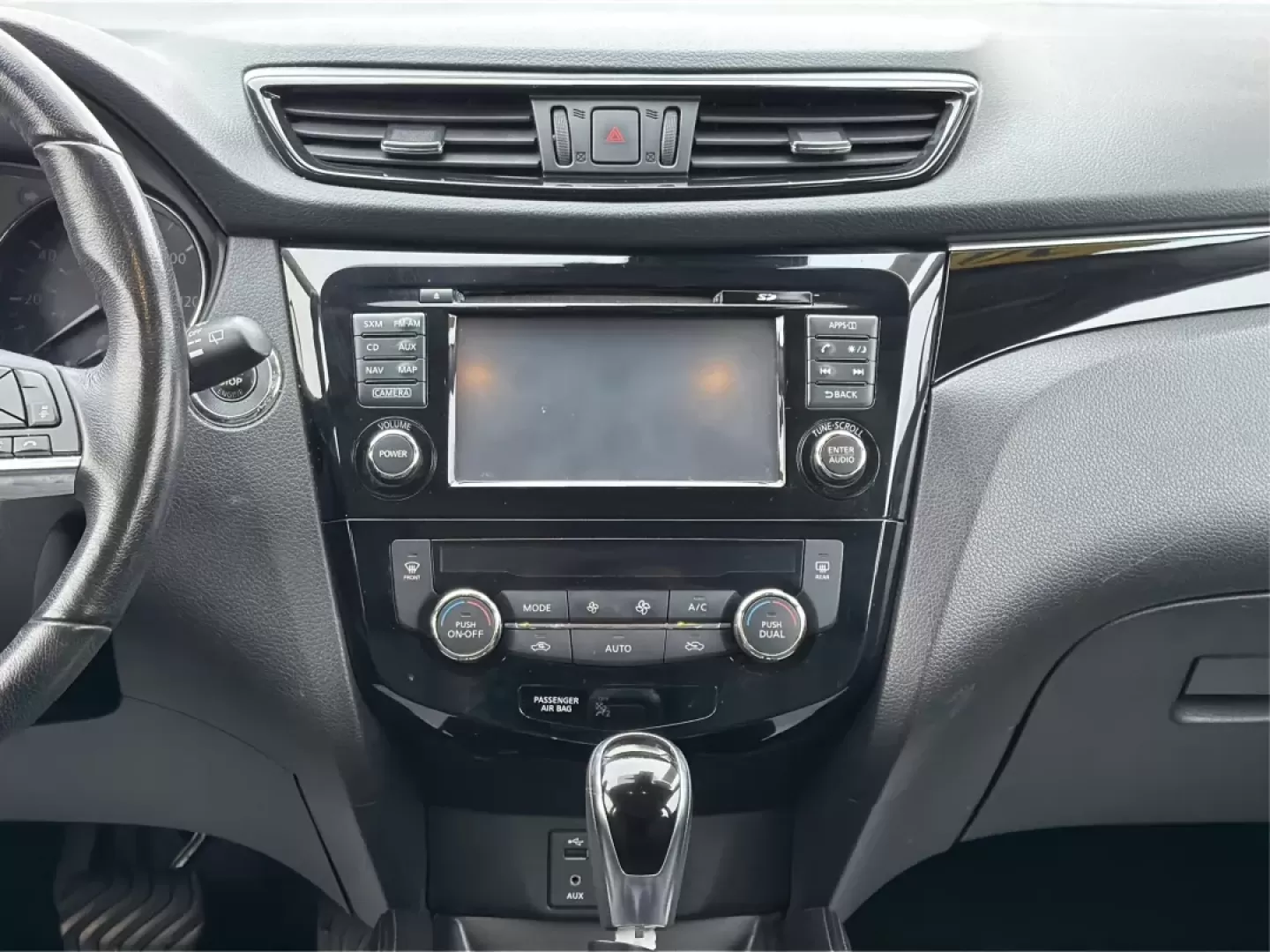 2018 Nissan Rogue SL (JN1BJ1CRXJW) with an 2L I-4 gasoline direct injection engine, located at 1184 Kauffman Ave, Fairborn, OH, 45324, (937) 908-9800, 39.807072, -84.030914 - 2018 Nissan Rogue SL - Photo#13