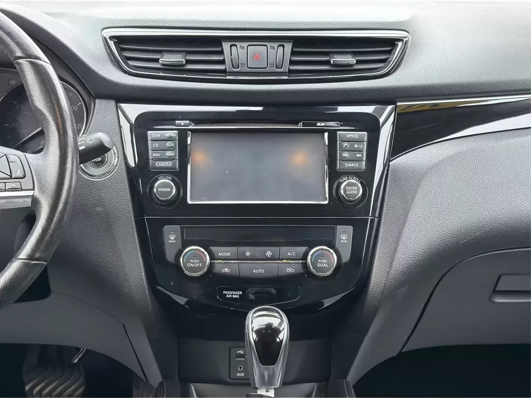 2018 Nissan Rogue SL (JN1BJ1CRXJW) with an 2L I-4 gasoline direct injection engine, located at 1184 Kauffman Ave, Fairborn, OH, 45324, (937) 908-9800, 39.807072, -84.030914 - **Adventure Awaits with the 2018 Nissan Rogue SL at Advantage Car and Credit - Fairborn!**<br /> <br /> Are you ready to elevate your driving experience and create unforgettable memories on the road? The 2018 Nissan Rogue SL is the ideal companion for growing families, weekend adventurers, or anyone - Photo#13