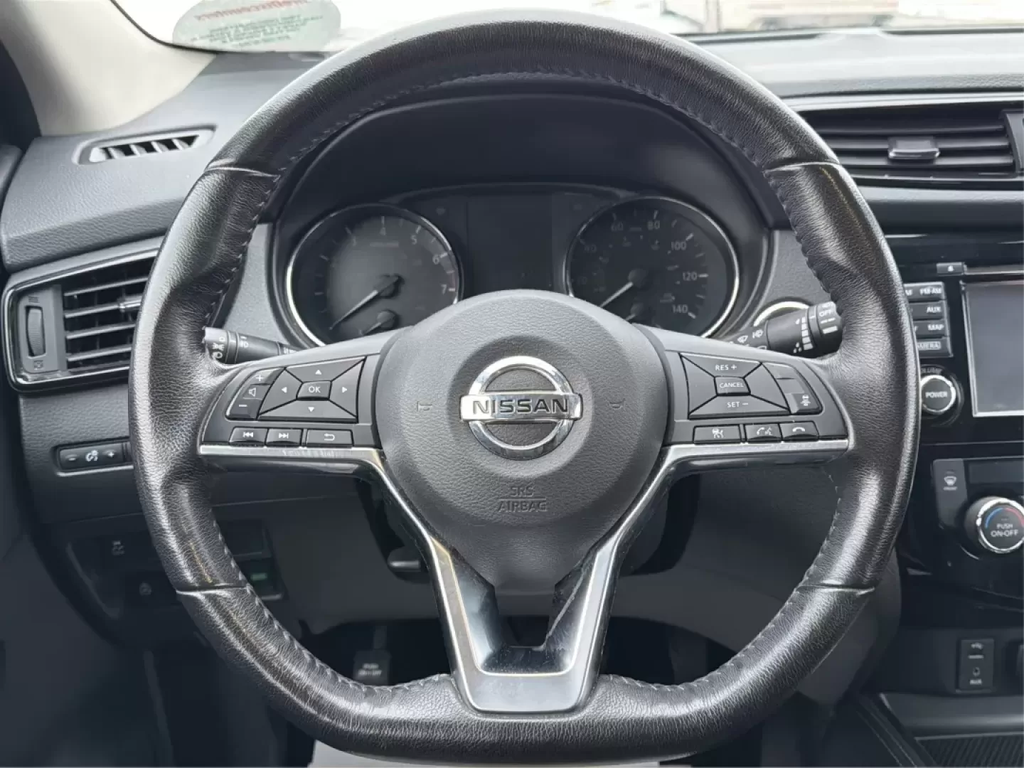 2018 Nissan Rogue SL (JN1BJ1CRXJW) with an 2L I-4 gasoline direct injection engine, located at 1184 Kauffman Ave, Fairborn, OH, 45324, (937) 908-9800, 39.807072, -84.030914 - 2018 Nissan Rogue SL - Photo#16