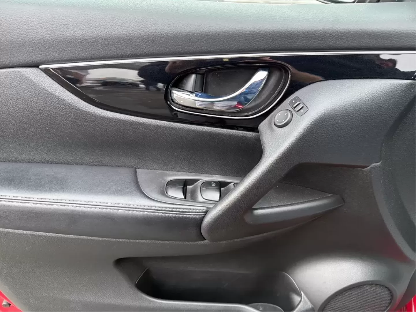 2018 Nissan Rogue SL (JN1BJ1CRXJW) with an 2L I-4 gasoline direct injection engine, located at 1184 Kauffman Ave, Fairborn, OH, 45324, (937) 908-9800, 39.807072, -84.030914 - 2018 Nissan Rogue SL - Photo#18