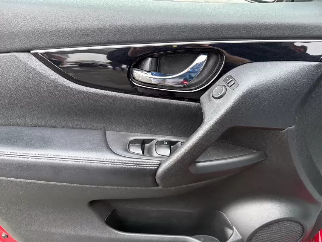 2018 Nissan Rogue SL (JN1BJ1CRXJW) with an 2L I-4 gasoline direct injection engine, located at 1184 Kauffman Ave, Fairborn, OH, 45324, (937) 908-9800, 39.807072, -84.030914 - **Adventure Awaits with the 2018 Nissan Rogue SL at Advantage Car and Credit - Fairborn!**<br /> <br /> Are you ready to elevate your driving experience and create unforgettable memories on the road? The 2018 Nissan Rogue SL is the ideal companion for growing families, weekend adventurers, or anyone - Photo#18