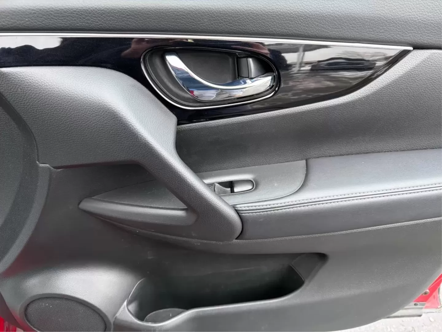 2018 Nissan Rogue SL (JN1BJ1CRXJW) with an 2L I-4 gasoline direct injection engine, located at 1184 Kauffman Ave, Fairborn, OH, 45324, (937) 908-9800, 39.807072, -84.030914 - 2018 Nissan Rogue SL - Photo#19